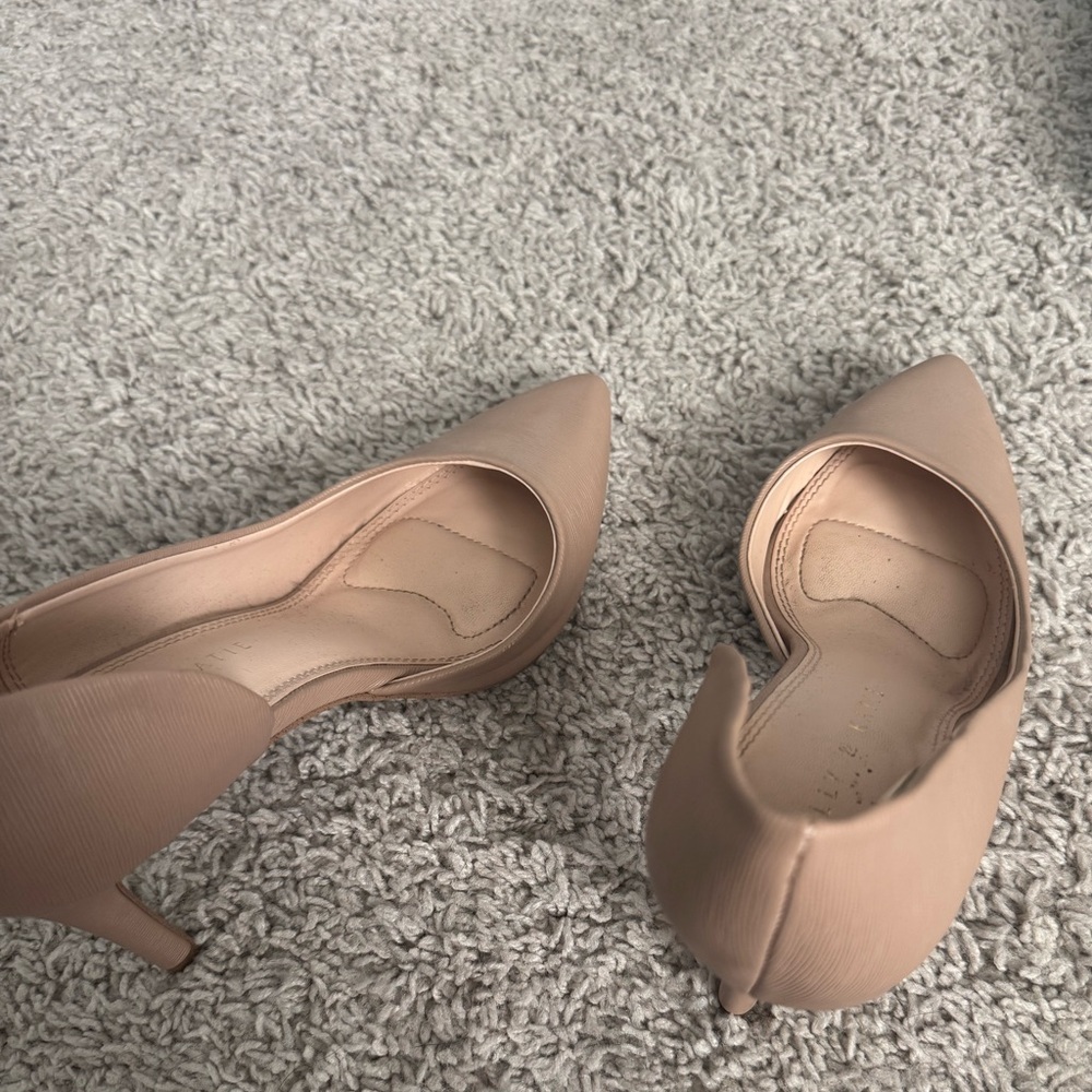 Kelly & Katie Nude 8.5 heels